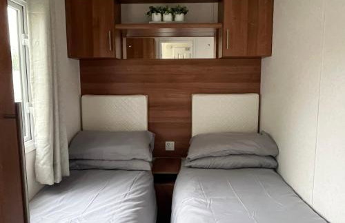 Dog Friendly Lovely Caravan by Beach Prestatyn N Wales 6 Berth Read full Host details before booking Mon in to Fri out Fri in to Mon out Mon to Mon Fri to Fri ONLY - Foto 15
