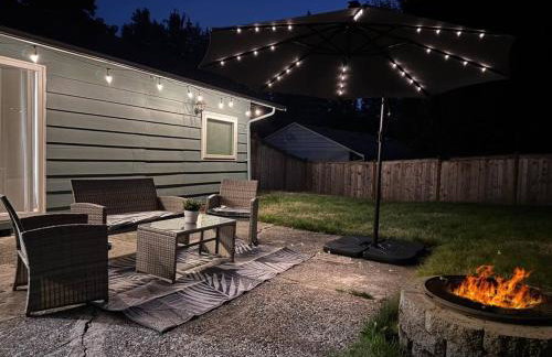 Peaceful Family Retreat Home w Firepit n Grill - Foto 6