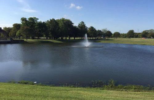 Serene 2BD Condo South Irving I18 - Foto 18