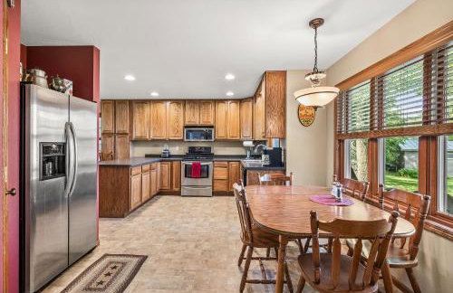 Family-Friendly 5BR House by the Lake - Foto 25