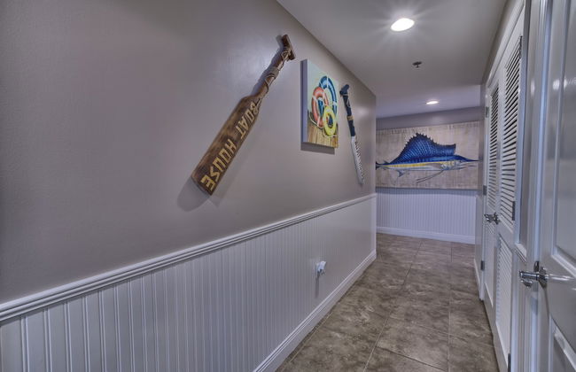 Sterling Breeze - Luxury Beach Front Condo - Photo 3