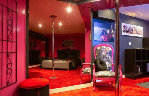 SUITE MIROIRS Love Hotel Toulouse - Photo 12