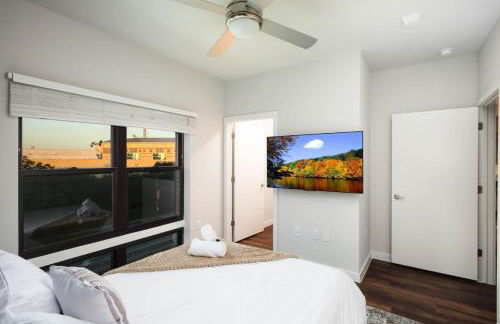 Modern 2BR Getaway-w Parkng, Near Rvrwlk&Conv Ctr - Foto 67