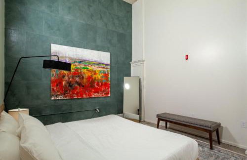 Historic Downtown Loft with Modern Flare - Foto 30