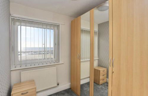 Fabulous beachfront 3 bed house with parking - Foto 52