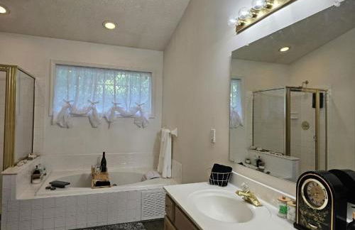 Friends & Family Suburban Retreat - Foto 36