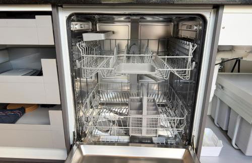 ImmoStay #3 - Penthouse mit zwei Balkonen & Seeblick, Parking & WiFi - Foto 47