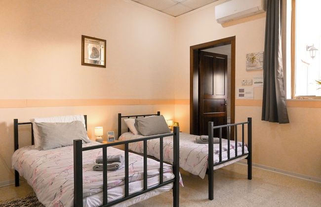 Sunny Maltese Townhouse Madonnina Kalkara - Photo 30