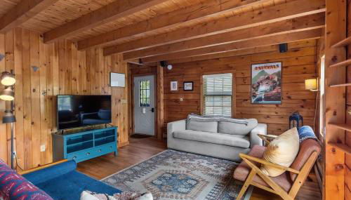 Cozy Athens Cabin on the Lake with Hot Tub & Backyard - Foto 3