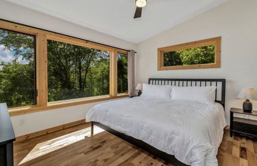 Romantic Mountain Retreat with Hot Tub and Panoramic Views Near Marshall, NC - Foto 18