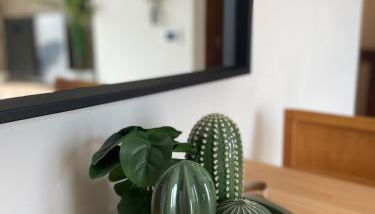 Lakefront Apartment with Panoramic Pool - Foto 3