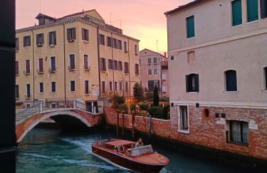 Ca' Dino Venice - Canal View - Foto 1