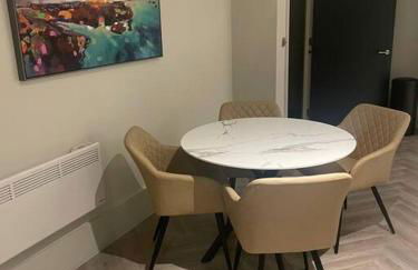 1 Bed Apt - Balcony - City View - Great Location - Foto 6