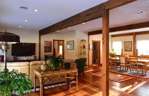 Berkshire Vacation Rentals: Peaceful Post and Beam Loft Sleeps 9 - Foto 11