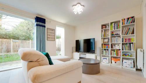 Pass the Keys 53 Austin Drive · Modern Townhouse near Addenbrookes Own Parking - Foto 1, Other