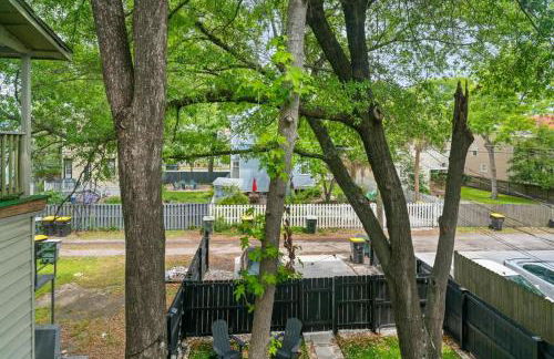 Renovated Dog Friendly Duplex Near Food & Fun Fully Fenced Yard and Private Parking - Foto 58