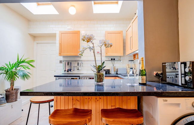 Host Stay Over the Bridge Cottage - Foto 16