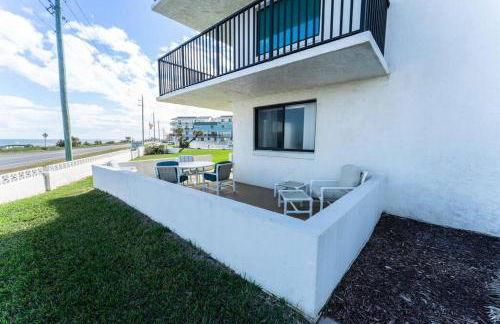 Lovely 2 Bedroom Beachfront Condo - Foto 35