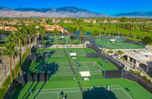 Desert Escape - Renovated, Steps from Pool - Foto 26