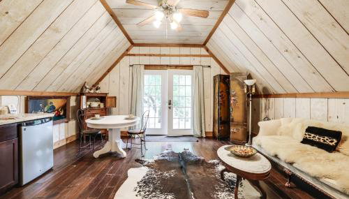 Chic 'Tree House' Studio ~ 24 Mi to Bandera! - Photo 3