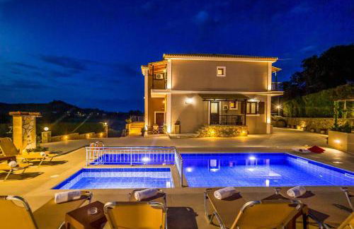 Maggie Alonia - Photo 1