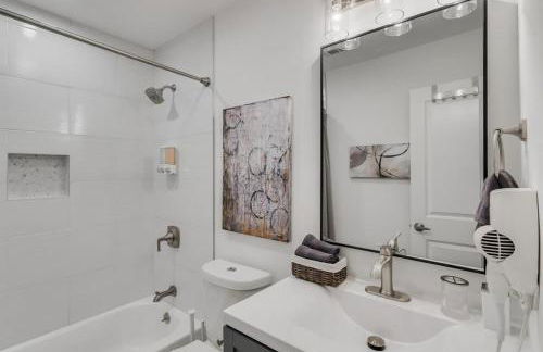 Luxury Home with 5 Bedrooms and Private Pool - Foto 44