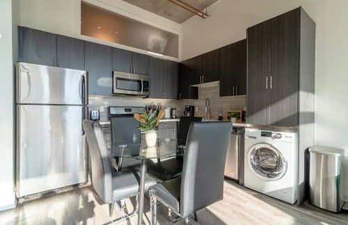 Spacious 2BR Vacation Rental with City View, Optional Parking and Gym Near McCormick Place & Downtown Chicago Attractions - Foto 2