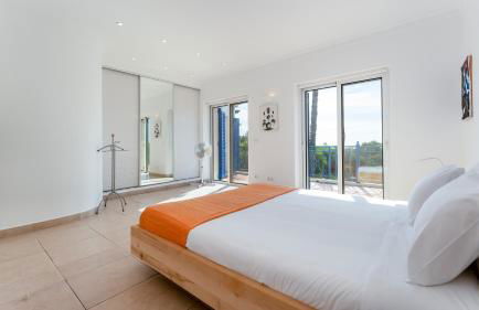 Bright 3 BDR Duplex House With Pool by LovelyStay - Foto 34