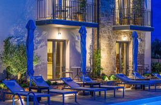 Kannas Mani Luxury Suites -Adults Friendly 14 Plus - Photo 2