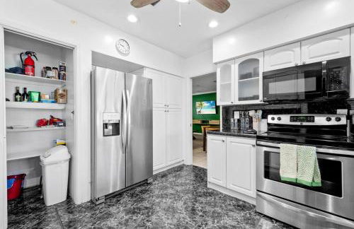 Large 12 Guest Home w Pool, Hollywood FL - Foto 27