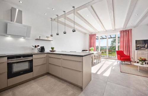 GUT KLETKAMP "Mühlenhof 4" - Ruhige Ferienwohnung mit 3 Schlafzimmern I Terrasse mit See- & Naturblick I Gemeinschaftsgarten I 15 Min zur Ostsee I Küche I Parkplatz I Waschmaschine I WLAN - Foto 1