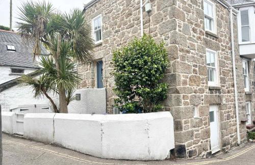 Quaint Cosy Cottage Mousehole - Photo 24