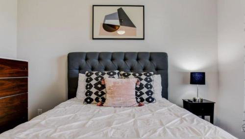 2BR Southtown Apartment FreeParking Wifi Pool Gym - Foto 3