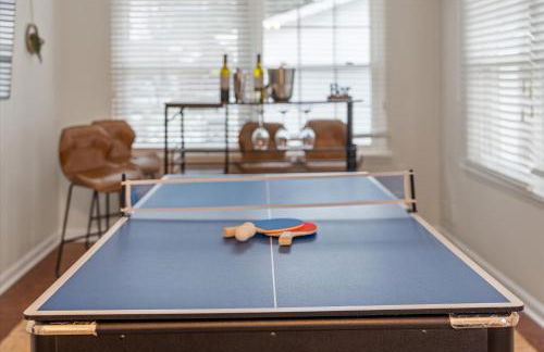 5 Mins to UND - Cozy 4BD with BBQ & Pool Table - Foto 5