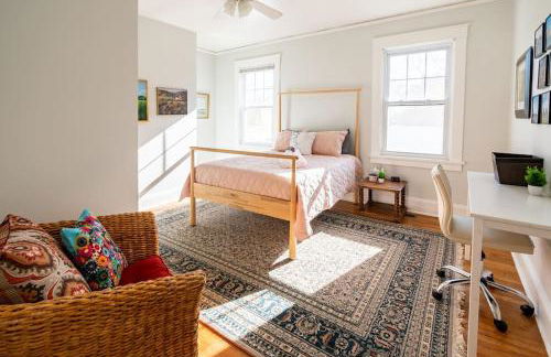 Globetrotters Suite in Historic Richmond with Patio - Foto 7