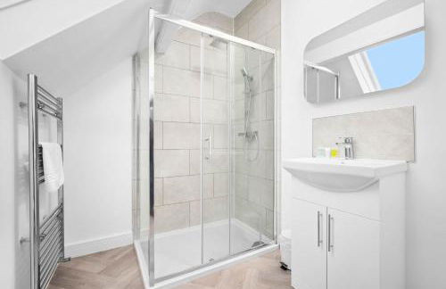 Modern Apartment - Street Parking - Smart TV & Netflix 4BR - Foto 16