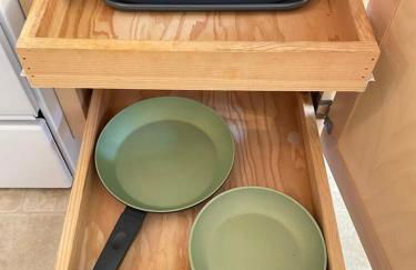 HOT TUB! King Bed-Firepitt-Near Airport& Freeway - Foto 25