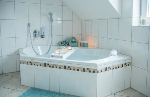 DANESSI-25Min bis Koblenz,Familie,Balkon,Parkplatz,Top Ausstattung,2 Bäder,Waschmaschine,Spülmaschine,Arbeitsplatz-Perfekt für Urlaub und Business mit der Familie - Foto 17