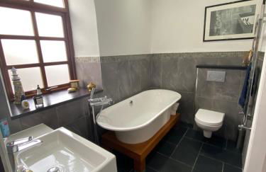 Converted chapel - Sant Pedr Newydd with sea views from garden - Photo 28