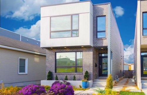 The Grove's Modern Family Row House ABODEbucks - Photo 2