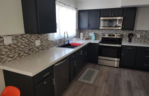 Mid-century rural ranch house minutes to the strip - Foto 5