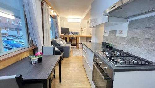 "R&P apartment", short term stay, elegant design, Bisceglie metro station, easy for San Siro and Fiera Milano, free parking - Foto 5, stove, dishwasher, pet friendly, minibar