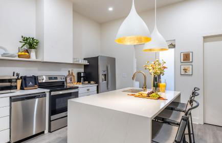 Sleeps 28 2 Units Near DT Nashville Outrider by AvantStay - Foto 39