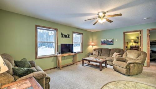 Wooded Danbury Cabin with Grill and Fire Pit! - Foto 5