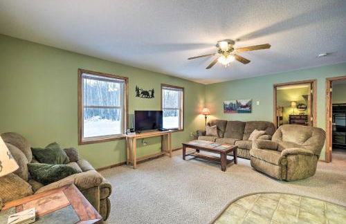 Wooded Danbury Cabin with Grill and Fire Pit! - Foto 5