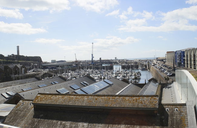 Liberty Wharf Apartments - Photo 24