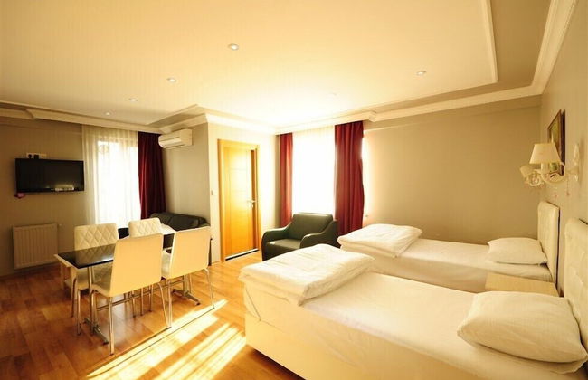 Sheriff Residence - Photo 17