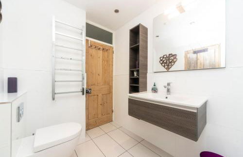 6 bedrooms beautiful home 3 bathrooms, quiet location with garden near Legoland Windsor Heathrow - Foto 40