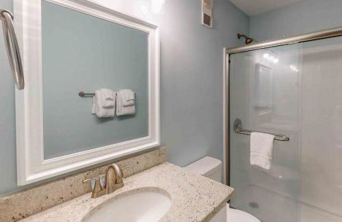 First-Floor Condo Steps from the Beach with Shared Pools, Hot Tub, Game Room - Foto 12