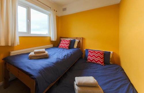 5 Bedroom House with Sea Views - Photo 8